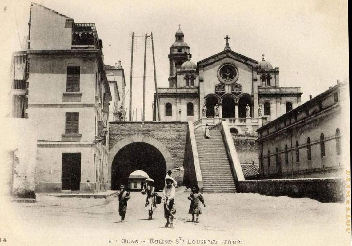 MB h- 012- eglise St-Louis et place de la perle.jpg